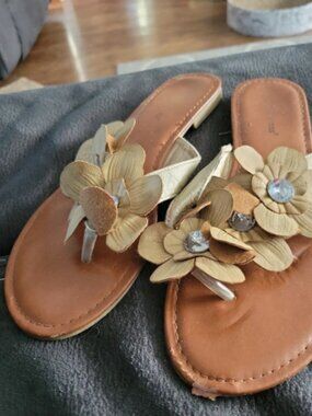 Womens size 8.5 flip flops